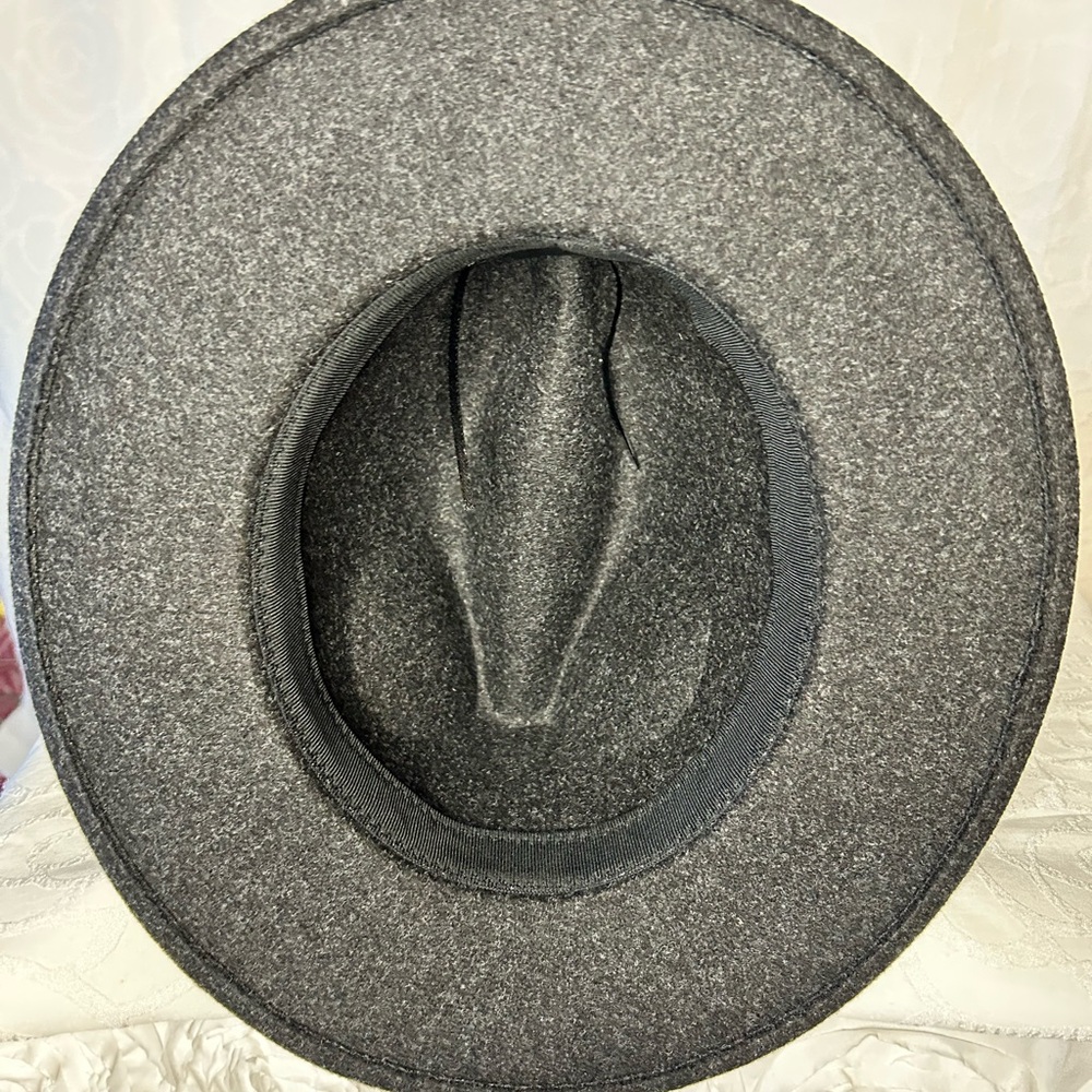 Classic Gray Fedora Wool blend Hat. Non leather trim with gold accent. OSFA. - Picture 5 of 8